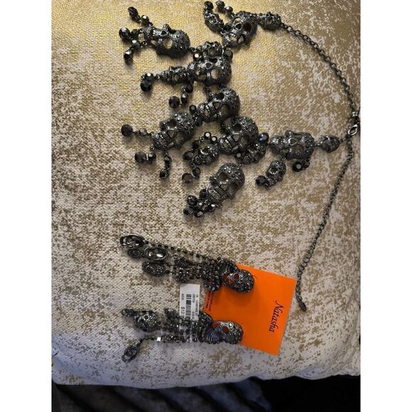 Natasha couture pave dangle black rhinestone skull collar necklace & earrings - Picture 10 of 12